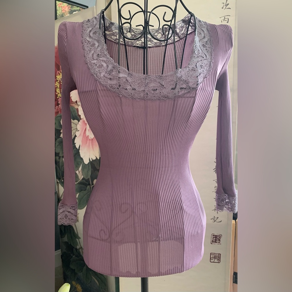 Silky stretch light purple top with lace detail